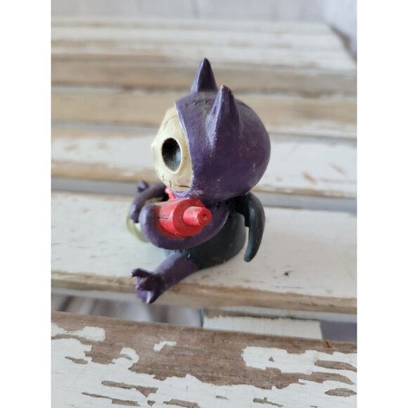 Summit 2011 Devil shot blood bat figurine Halloween decor - Picture 2 of 8